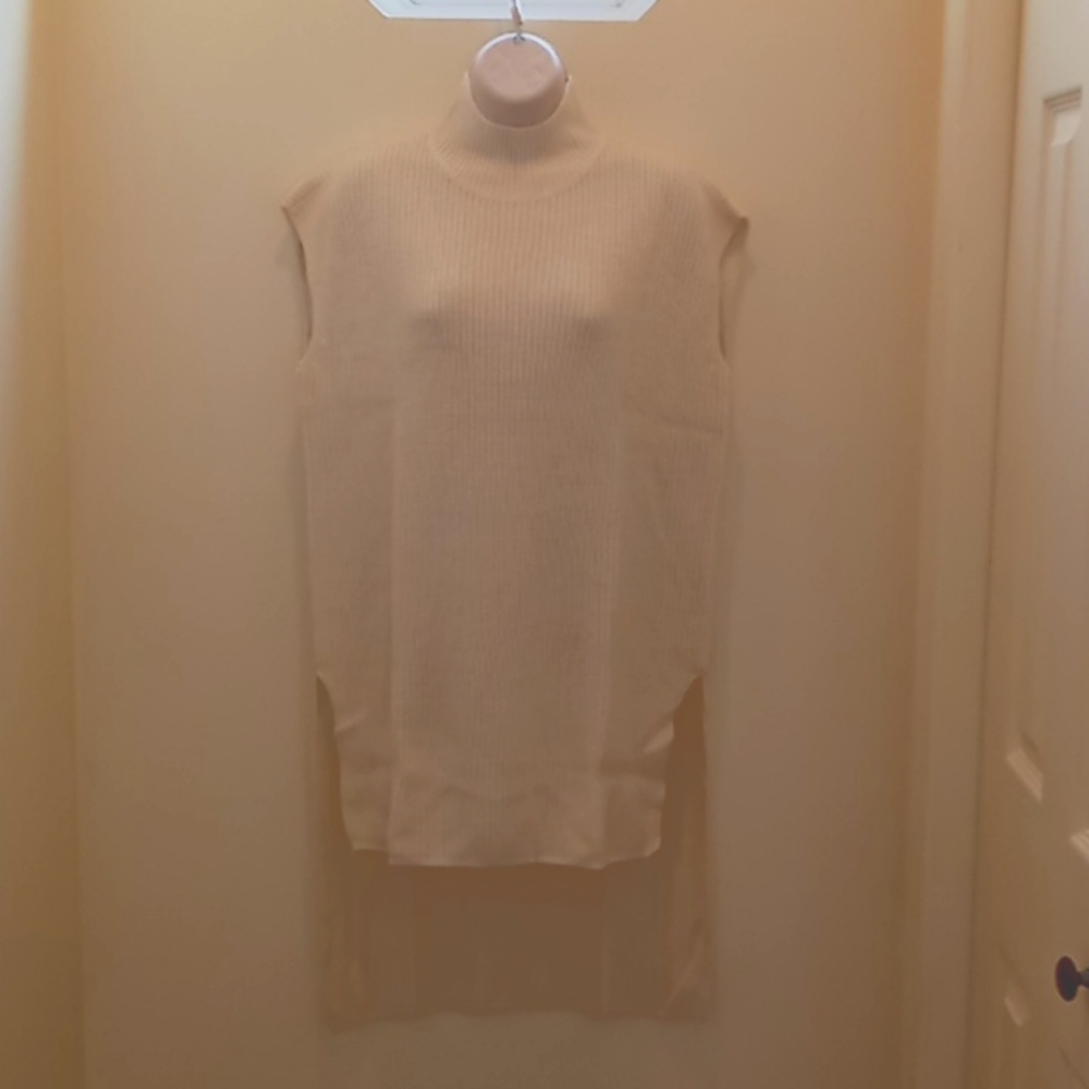 BNWT NENE LEAKES SZ M Color Ecru Sleeveless mock turtleneck sweater